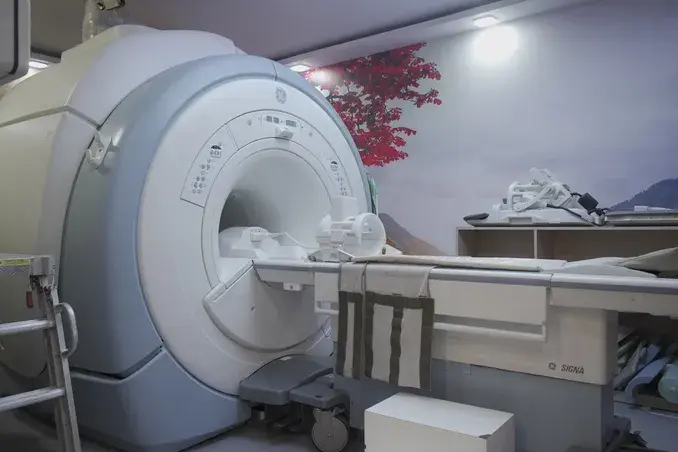 Advanced MRI machine at Neelam Hospital, Rajpura, Punjab providing high-quality magnetic resonance imaging for accurate diagnosis of brain, spine, joints, and internal organs.